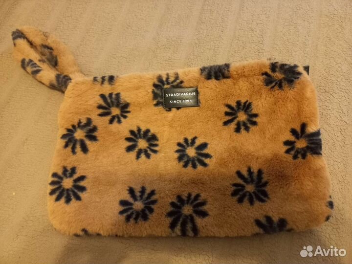 Клатч меховой Stradivarius