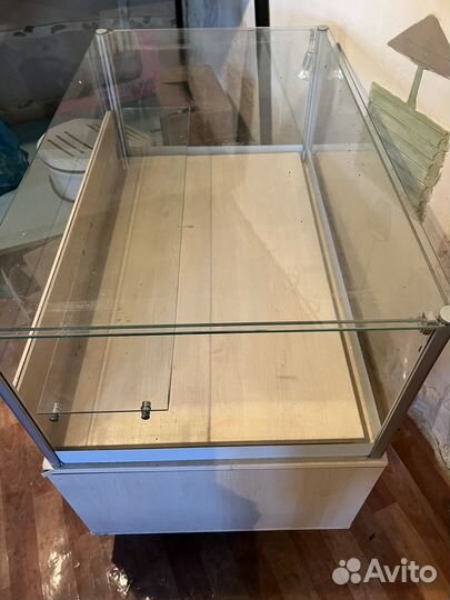 Стол витрина