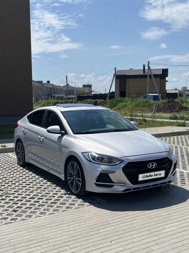 Hyundai Elantra: фото владельца