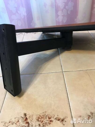 Металическая полка с поворотным механизмом