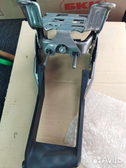 8200540724 механизм стояночного тормоза Меган сцен