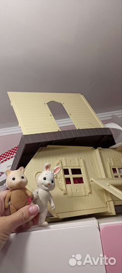 Семья и дом кроликов sylvanian families