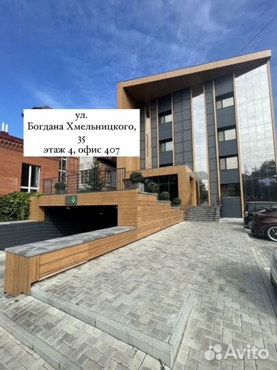 Модель на маникюр