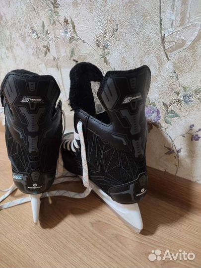 Коньки хоккейные детские