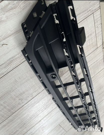 Решетка радиатора vw jetta 5с6853671р