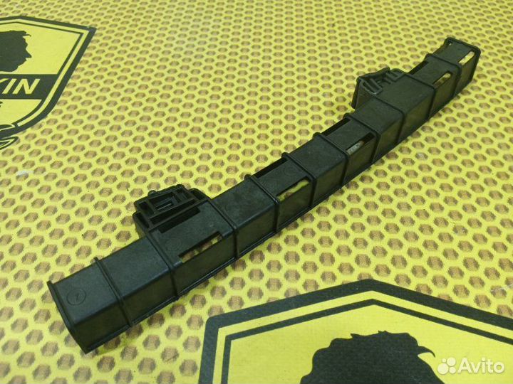 Направляющая стекла двери задняя правая Renault