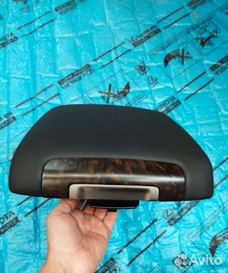 Подлокотник Land Cruiser 200 2012-2015 Новый