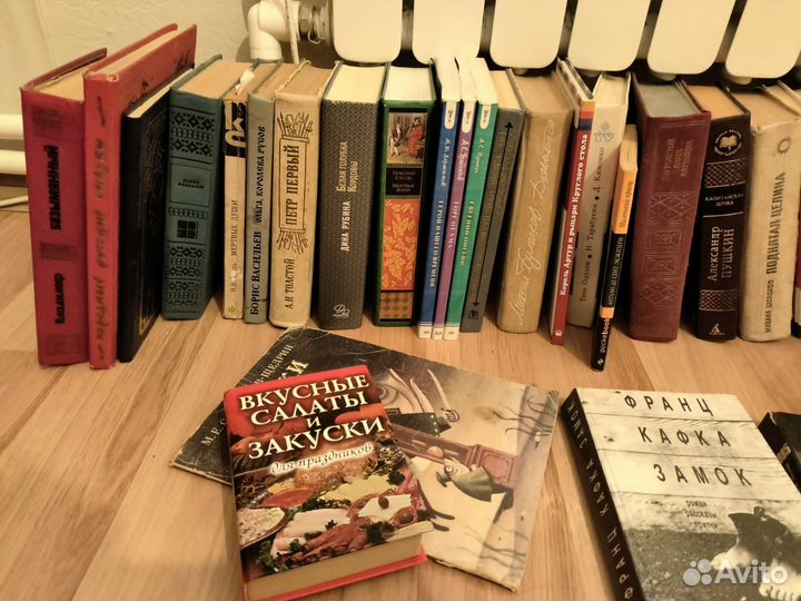 Книги много, самых разных