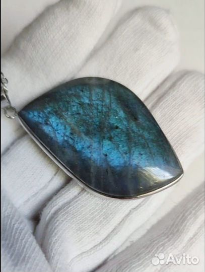 Лабрадорит кулон 42х27х9мм