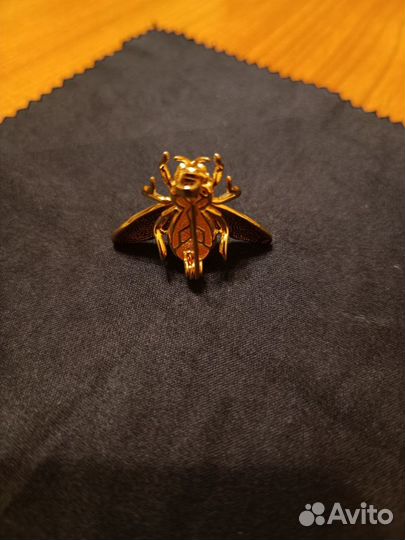 Брошь пчела