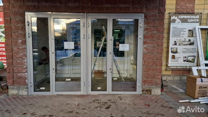 Дверь алюминиевая