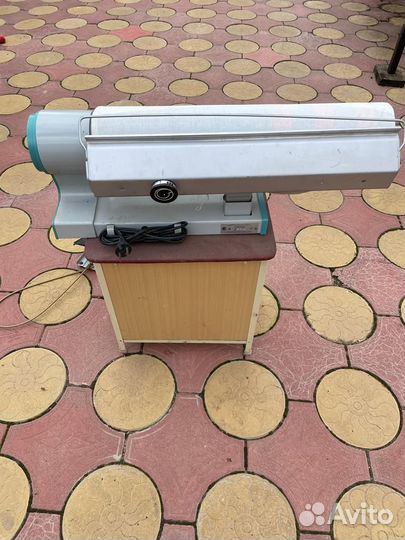 Продам гладильную машинку (ножную) 