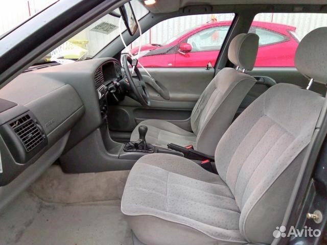 Разбор на запчасти Volkswagen Passat 4