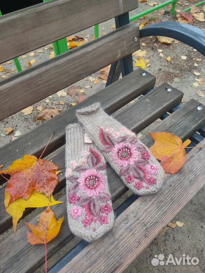 Варежки вышитые
