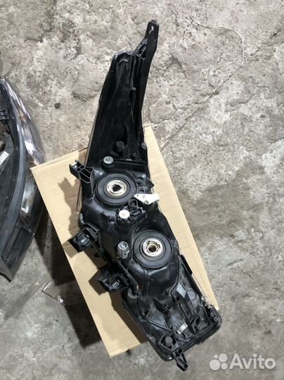 Фара передняя левая Toyota Corolla 180