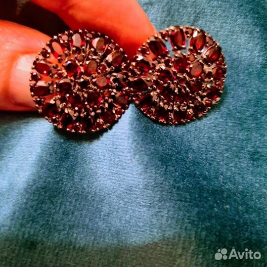 Серебряные серьги с натуральным гранатом