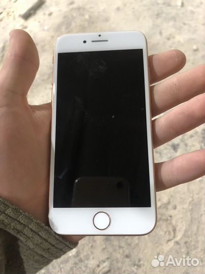 Телефон iPhone 8
