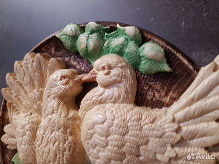 Панно из дерева Голуби