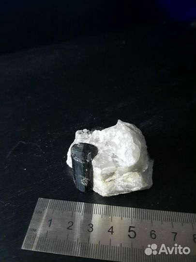 Шерл черный турмалин магический камень