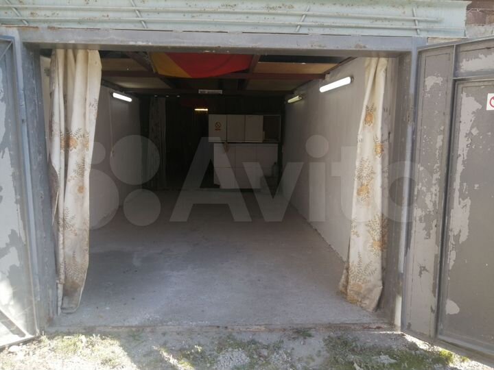 Гараж, > 30 м²