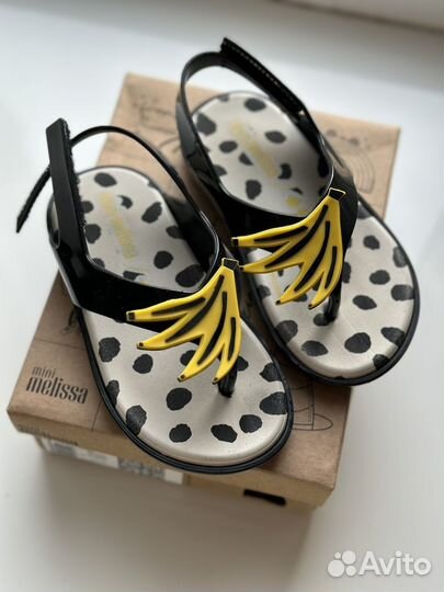 Сандалии для девочки