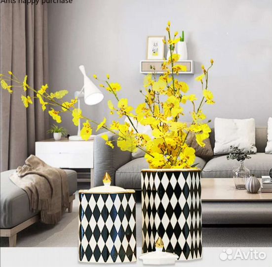 Вазы с крышками Графика