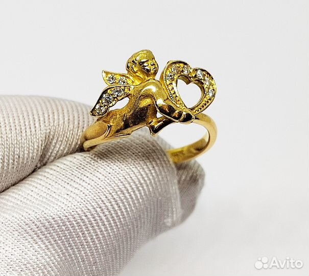 Кольцо с природным камнем Золото