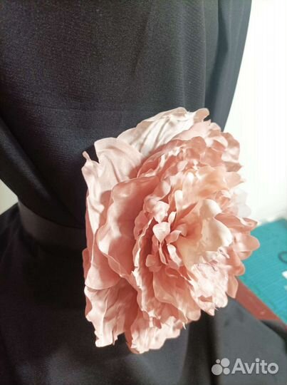 Цветок аксессуар,брошь,цветы из шелка украшение