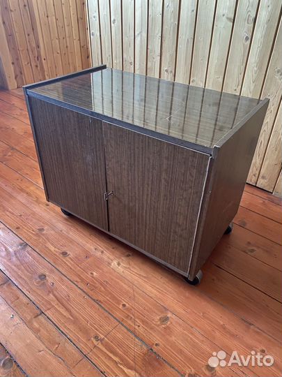 Тумба на колесиках