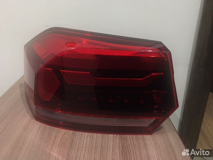 Задний левый фонарь на vw polo седан оригинал