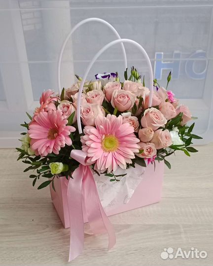 Букеты в коробках, сумочках, корзинках