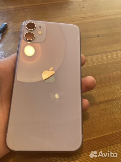 Телефон iPhone 11