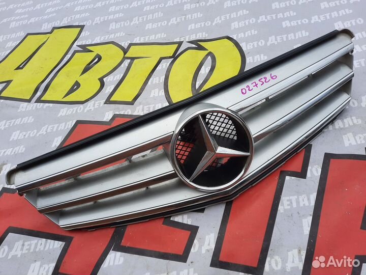 Решетка радиатора Mercedes W204 C-Class 2007-2011