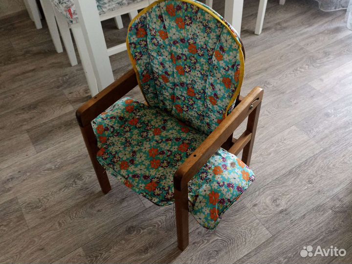 Стульчик и стол для кормления