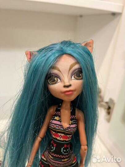 Кукла monster high Изи даунденсер