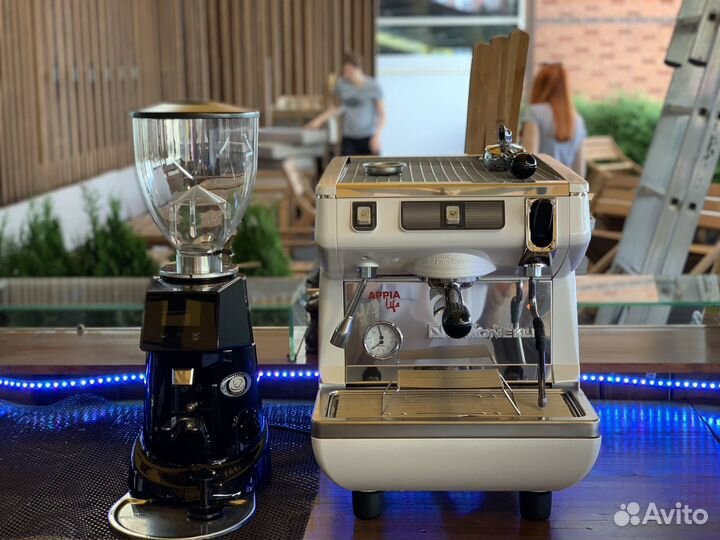 Кофемашина Simonelli в аренду комплект