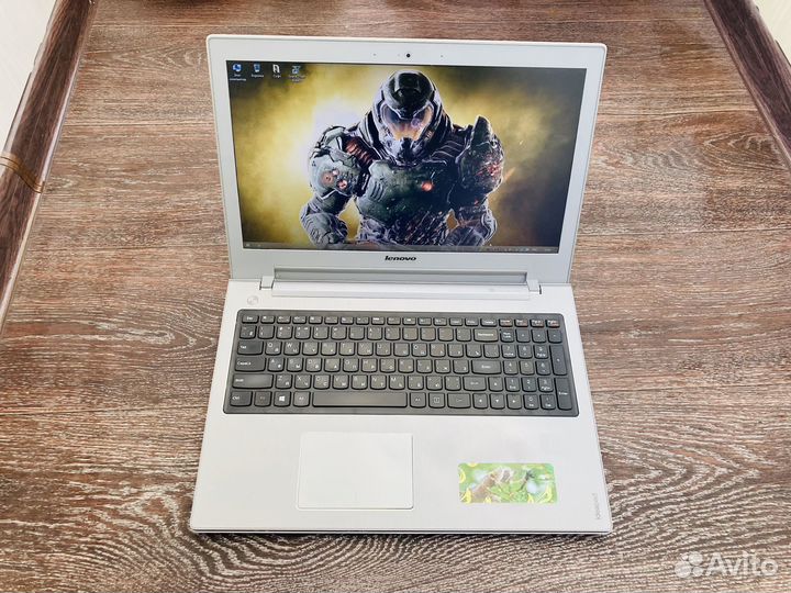 Lenovo i3 4000M/8GB/500GB/GT 740M 2GB/15.6'