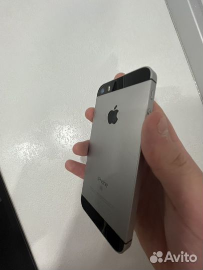 iPhone SE, 32 ГБ