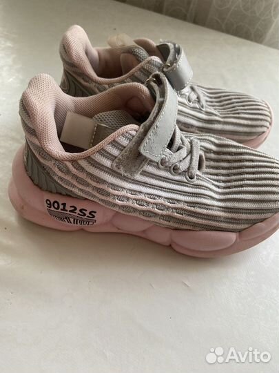 Кроссовки для девочки