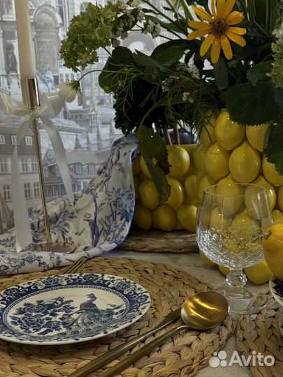 Горшок с лимонами