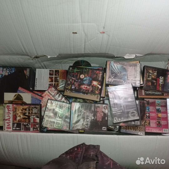 Диски с фильмами и играми