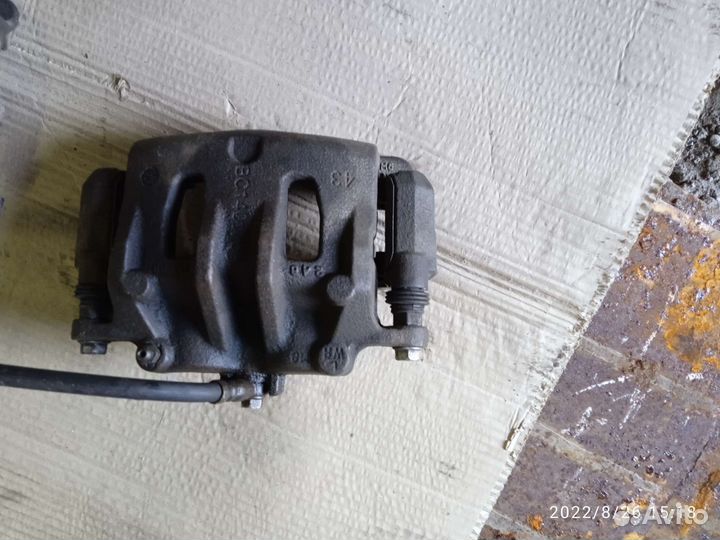 Суппорт тормозной передний на санёнг актион Нью