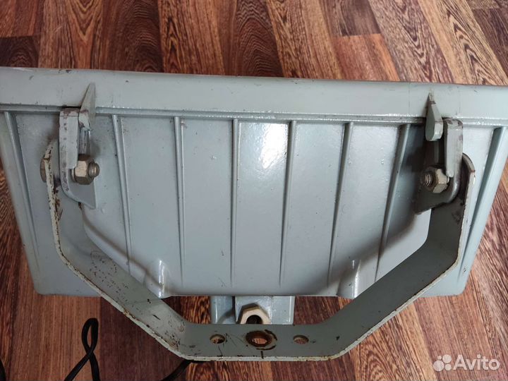 Прожектор 43 см диагональ