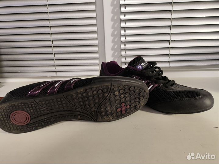 Кроссовки женские