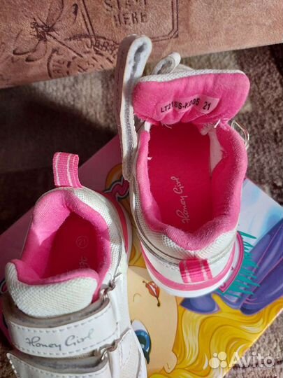 Кроссовки для девочки