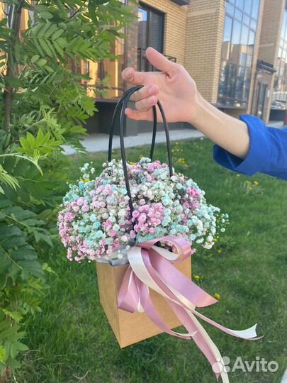 Композиция из радужной гипсофилы. Букет цветов