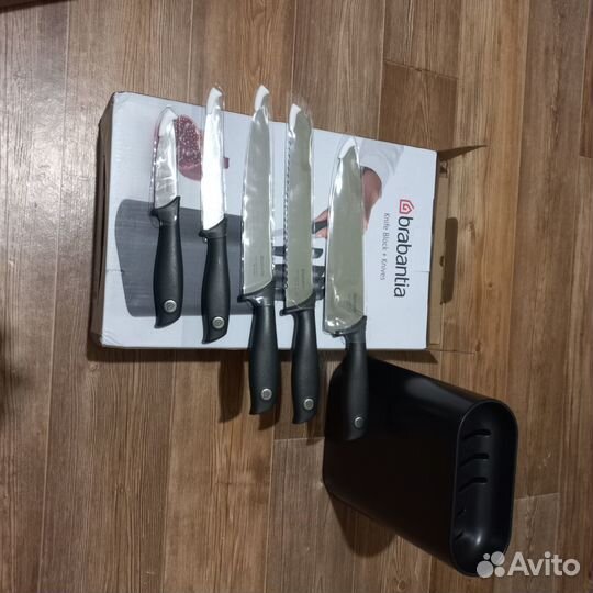 Набор кухонных ножей с подставкой Brabantia