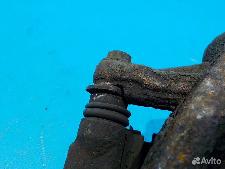 Тормозной суппорт передний левый toyota Avensis (T