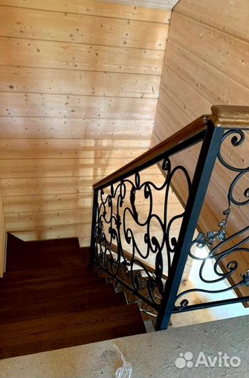 Г-образная лестница с поворотом