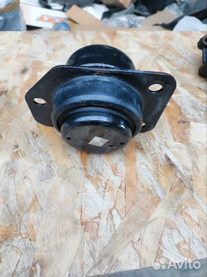 Опора двигателя передняя правая Chevrolet Lacetti